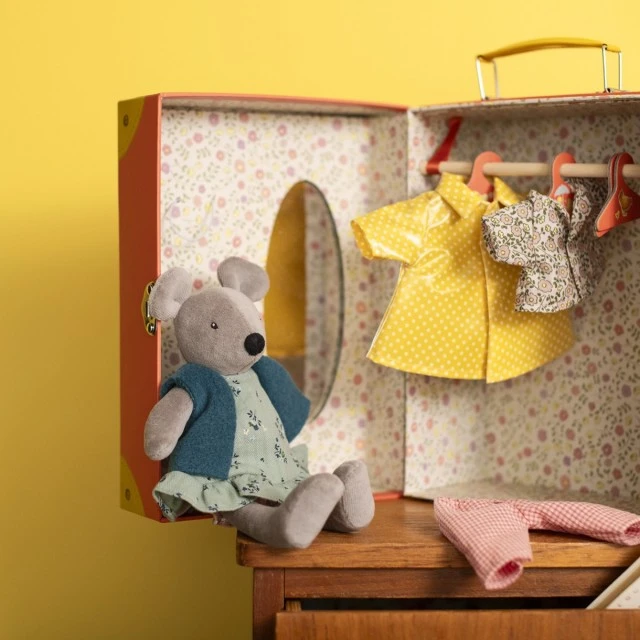 Suitcase with clothes the mouse Nini