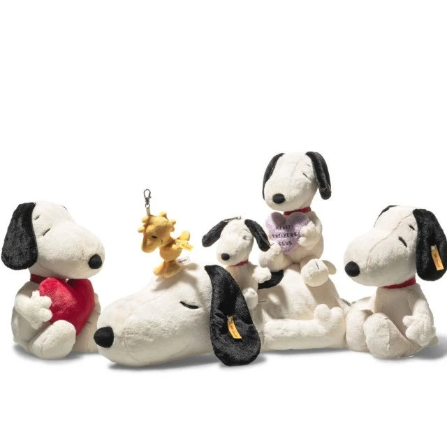 Snoopy Size: 43 cm Class: Friends