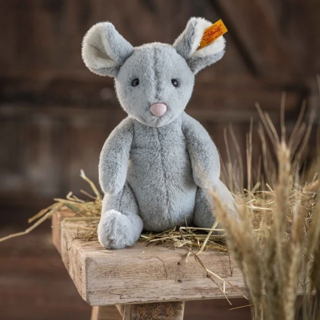 Cheesy mouse Size: 19 cm Class: Friends