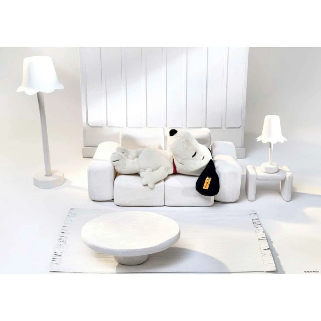 Snoopy Size: 30 cm Class: Friends